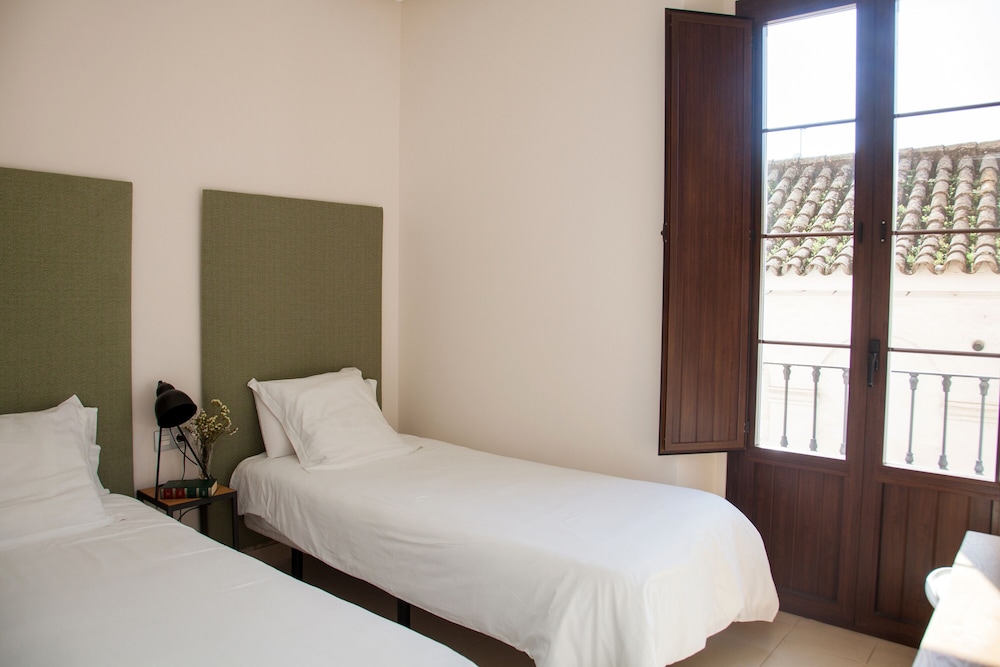 2 BEDROOMS, DELUXE, APARTMENT, CITY VIEW