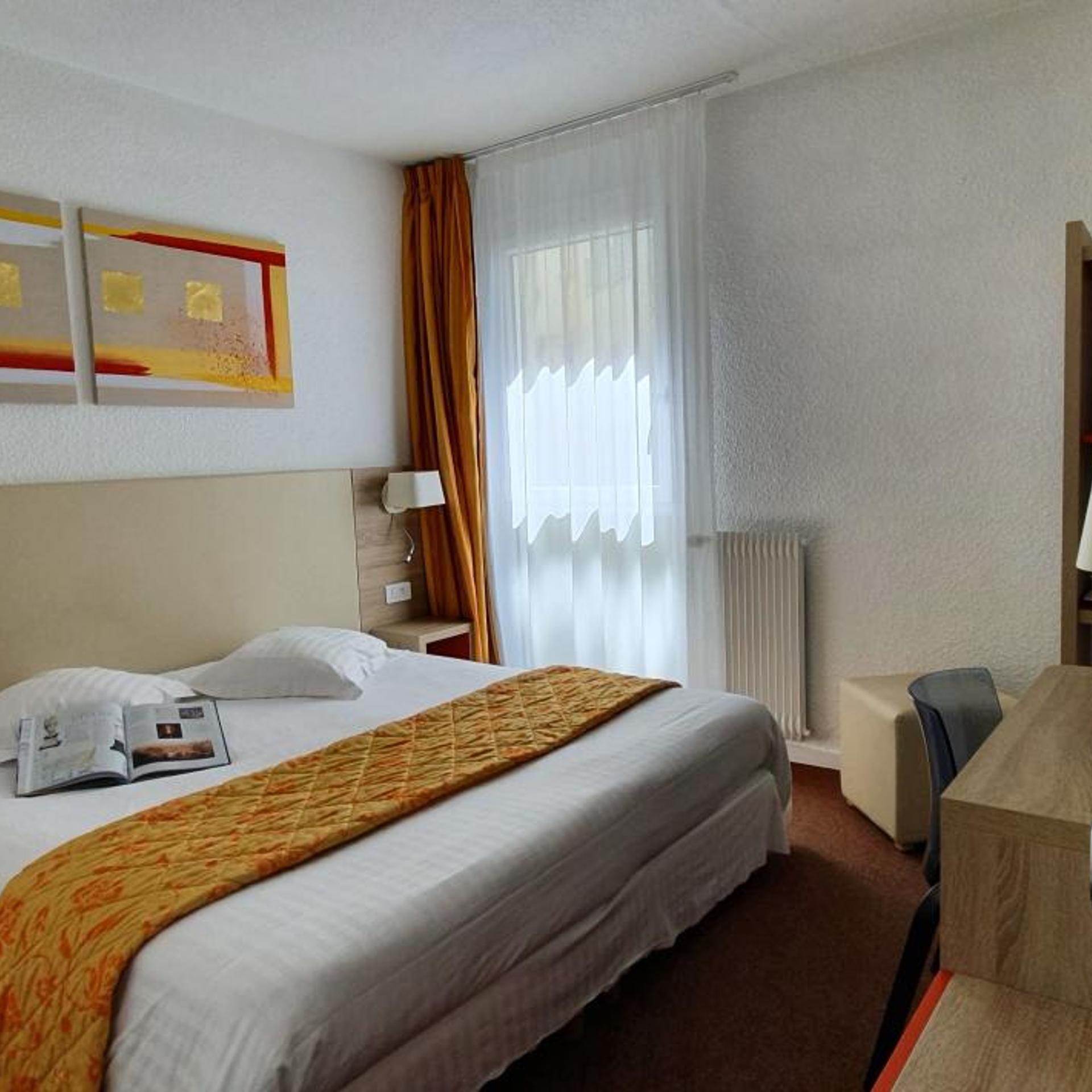Classic, Double Bed, City Side