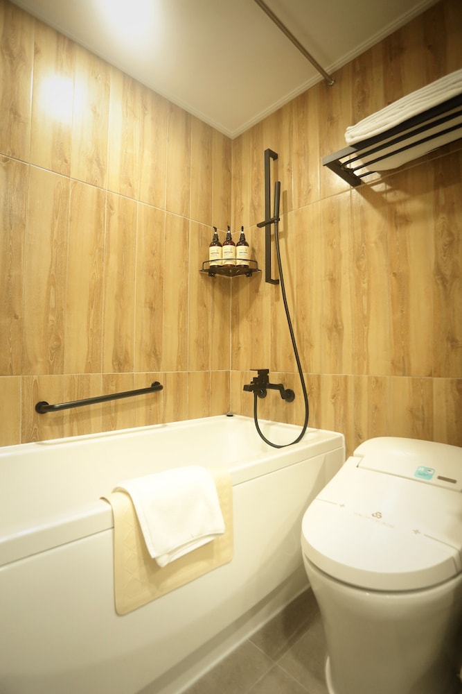 Gumi Century Hotel 49/50