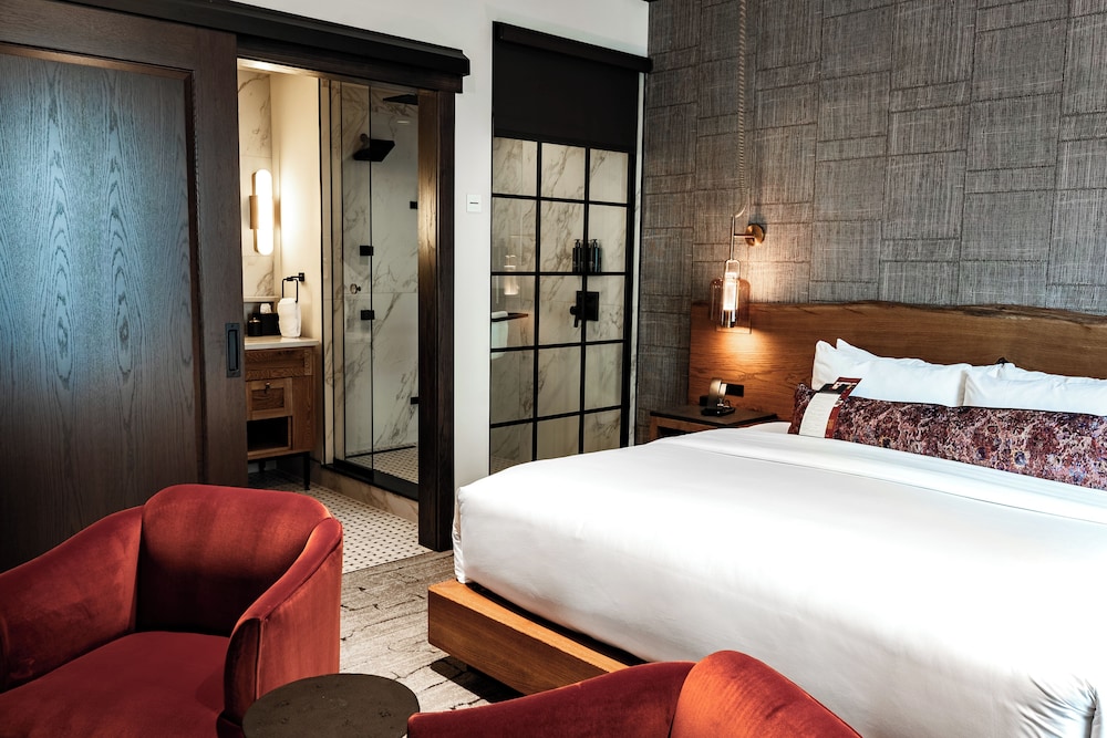 HERITAGE, SUITE