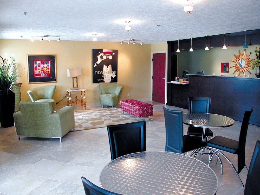 Days Inn by Wyndham Lafayette Scott 18/22