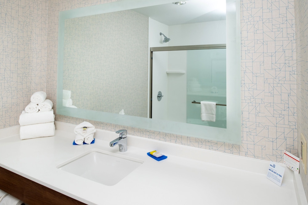 Holiday Inn Express Hotel And Suites Los Angeles Downtown West 12/55