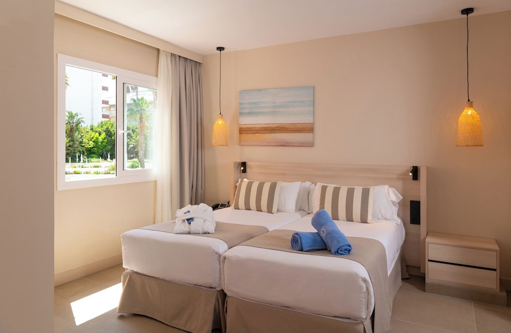 Plus, Premium, Junior Suite, Studio, Queen Bed