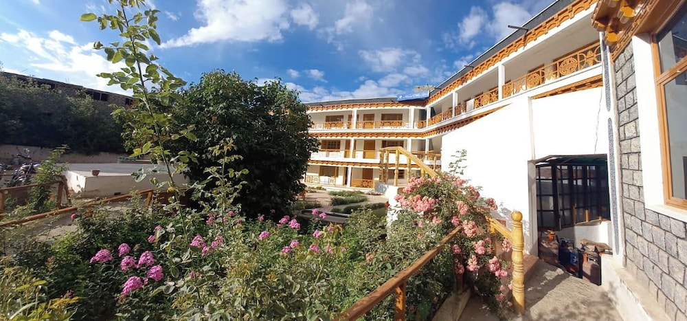 Hotel Abu Palace 48/49