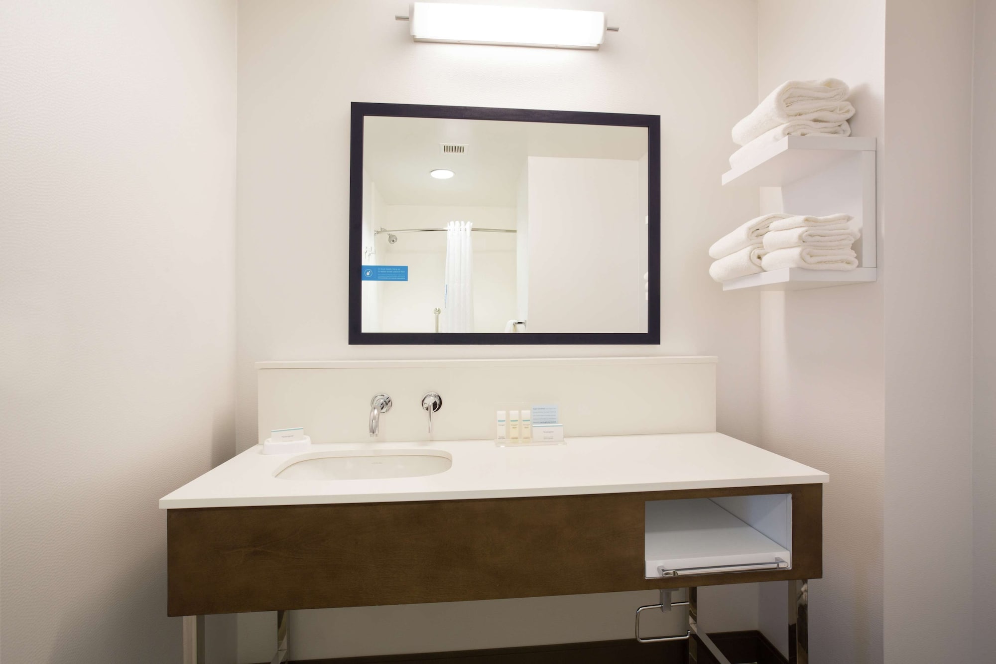 جناح بسرير كينج مع أريكة، Hampton Inn Suites Denver Downtown 3/3