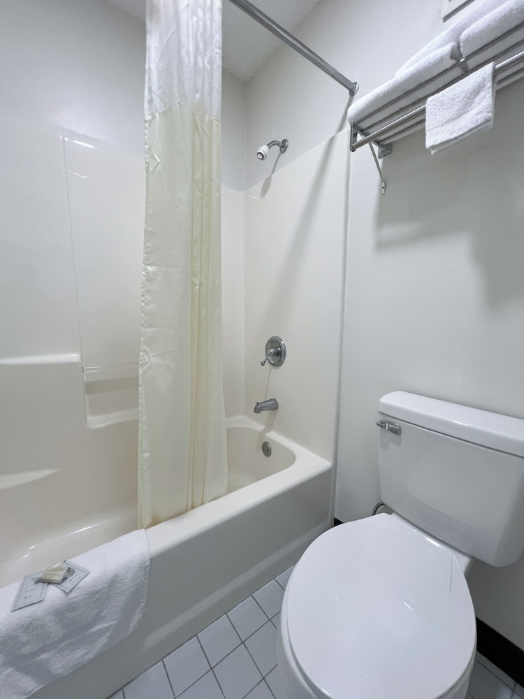 Garden Inn & Suites 48/53