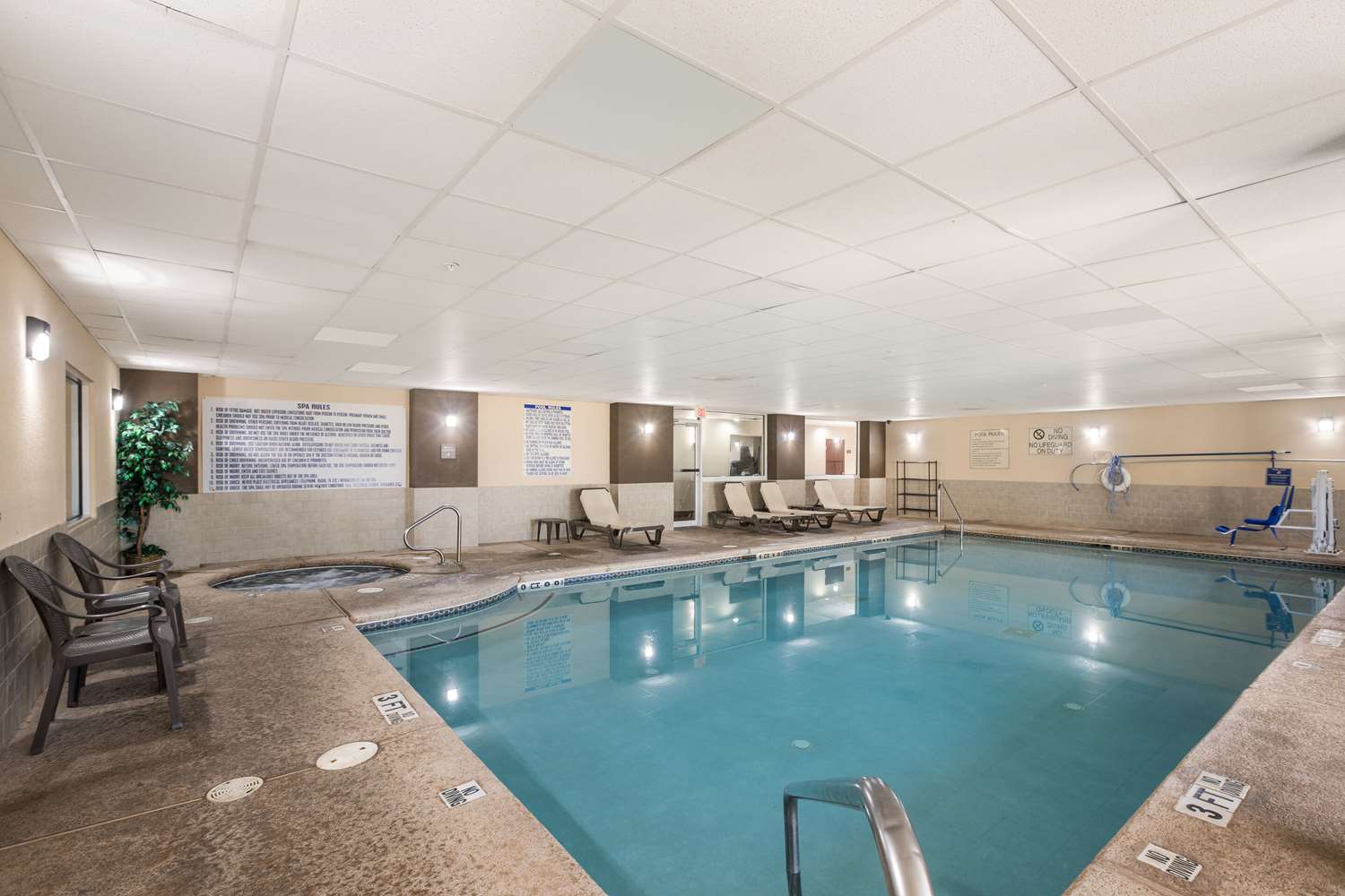 Comfort Suites Forsyth Near I-75 23/49