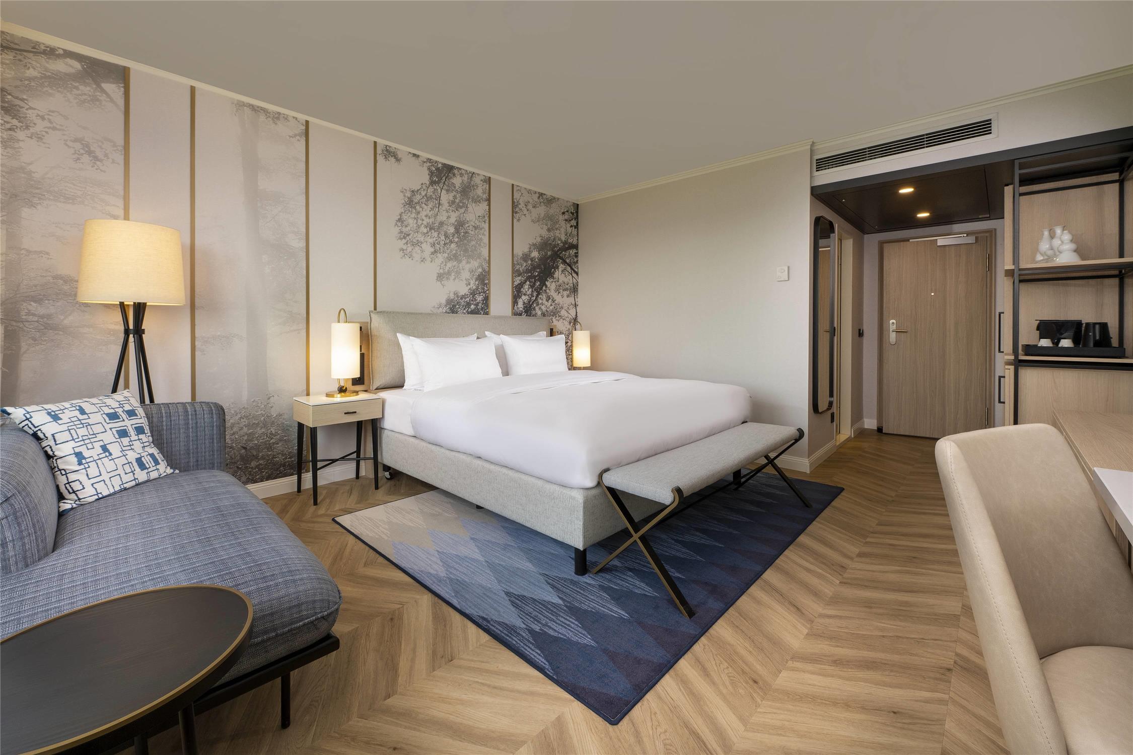 DoubleTree by Hilton Berlin Ku’damm 12/43
