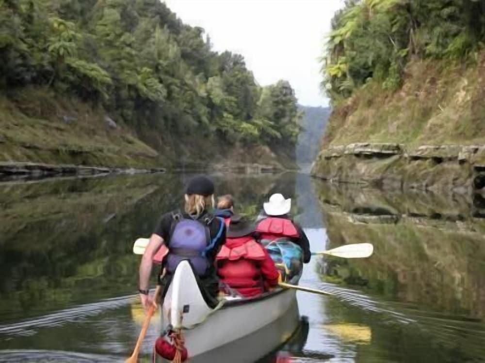 Canoe Safaris Lodge 26/28