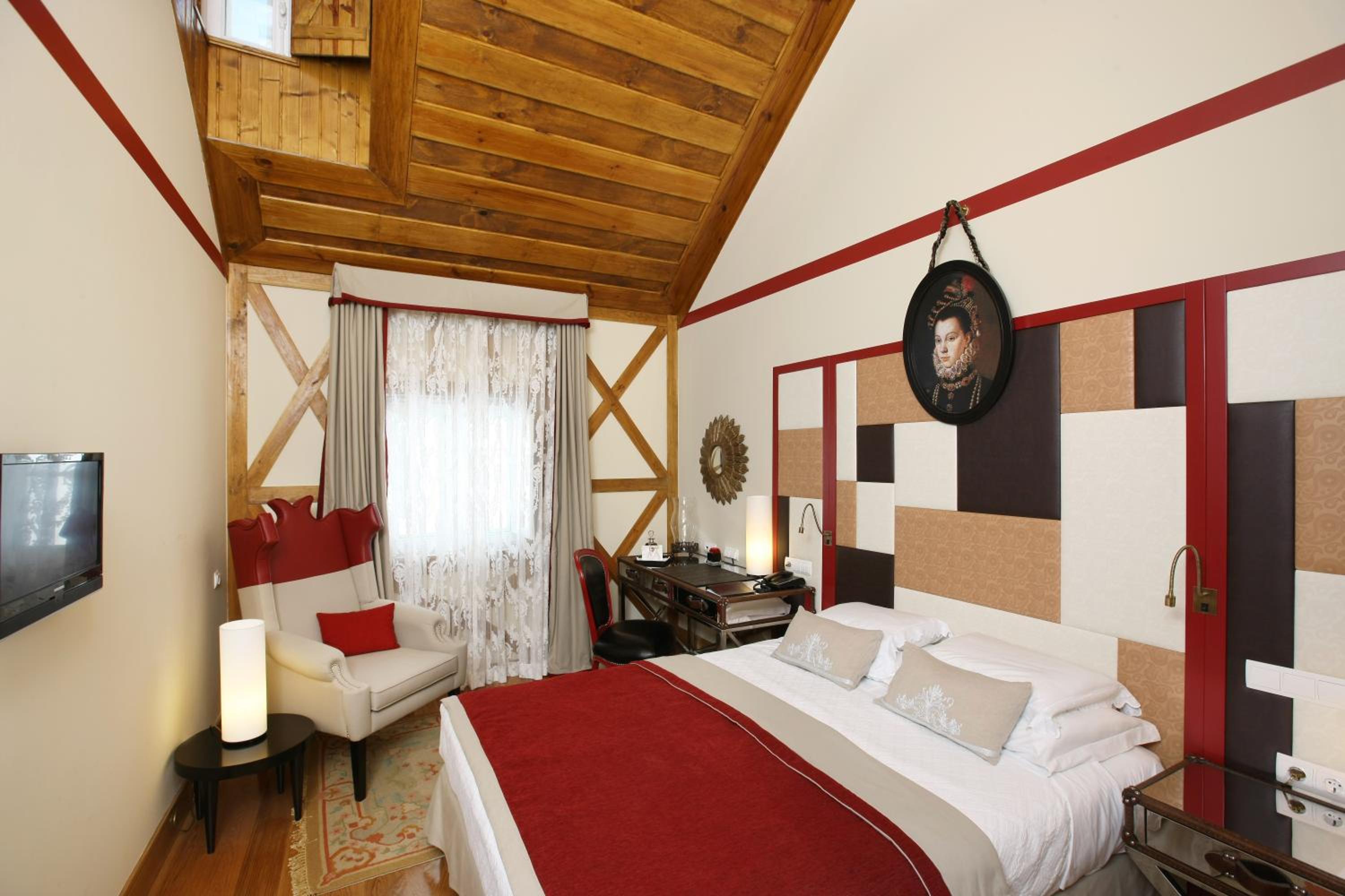 Mansarde, Queen Bed