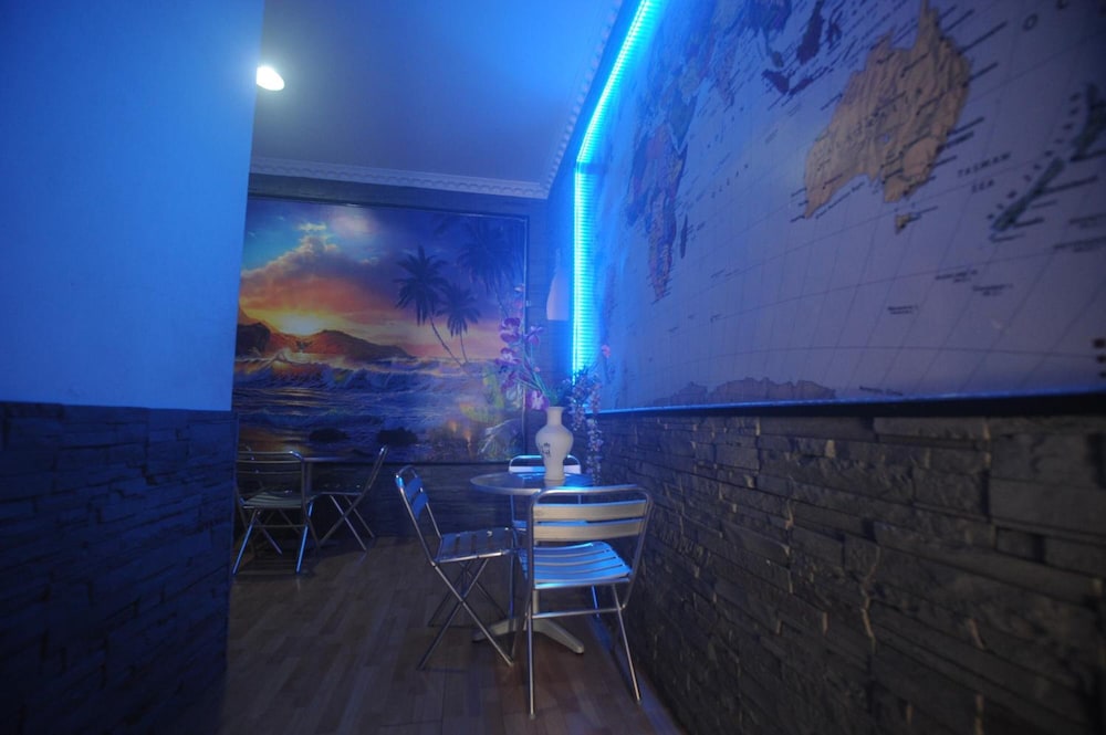 Hostel Beauty 55/64