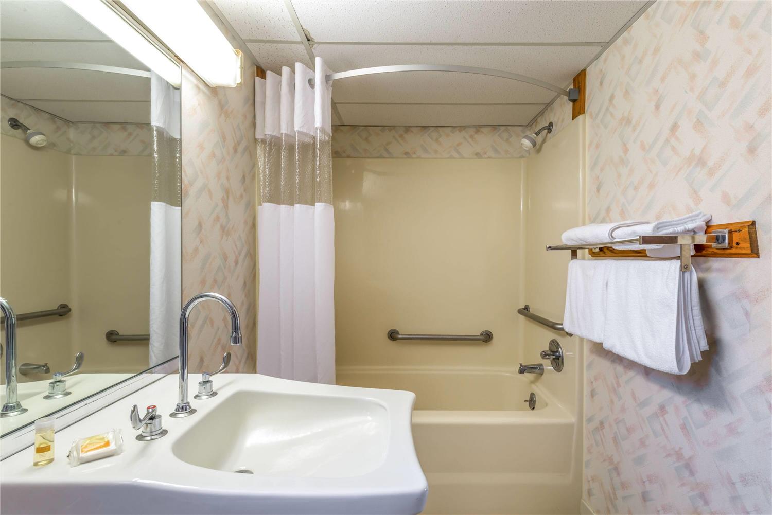Days Inn By Wyndham Vineland 10/12
