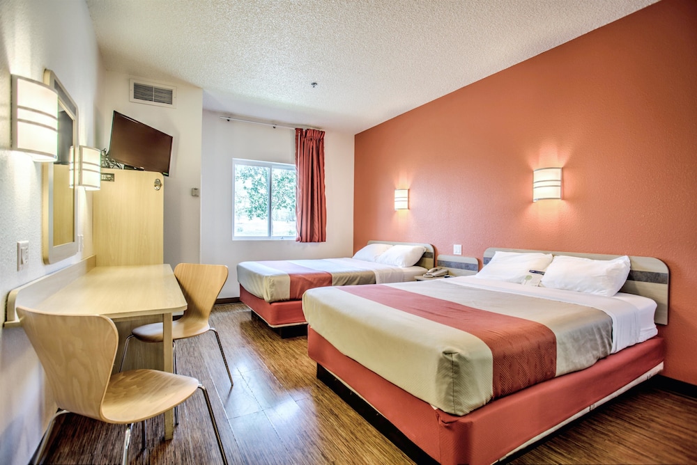 Motel6 Missoula, MT 32/65