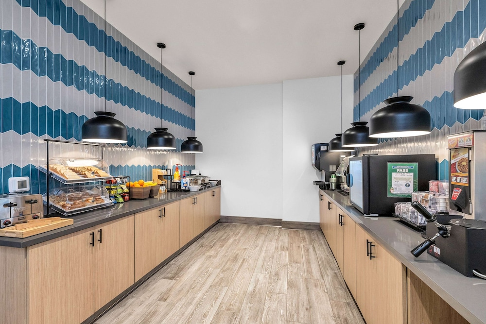 La Quinta Inn & Suites by Wyndham San Jose Silicon Valley 6/50