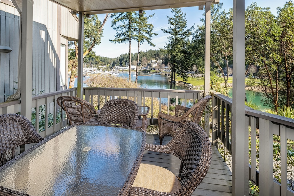 Roche Harbor Resort 36/77