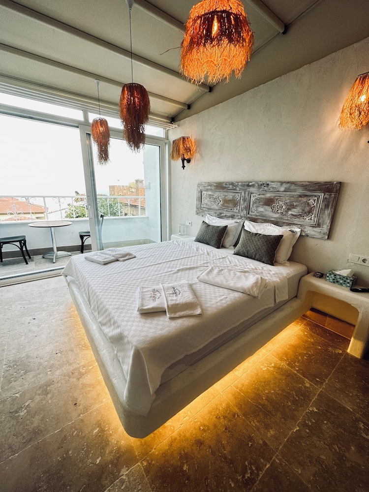 Romantic, Sea View