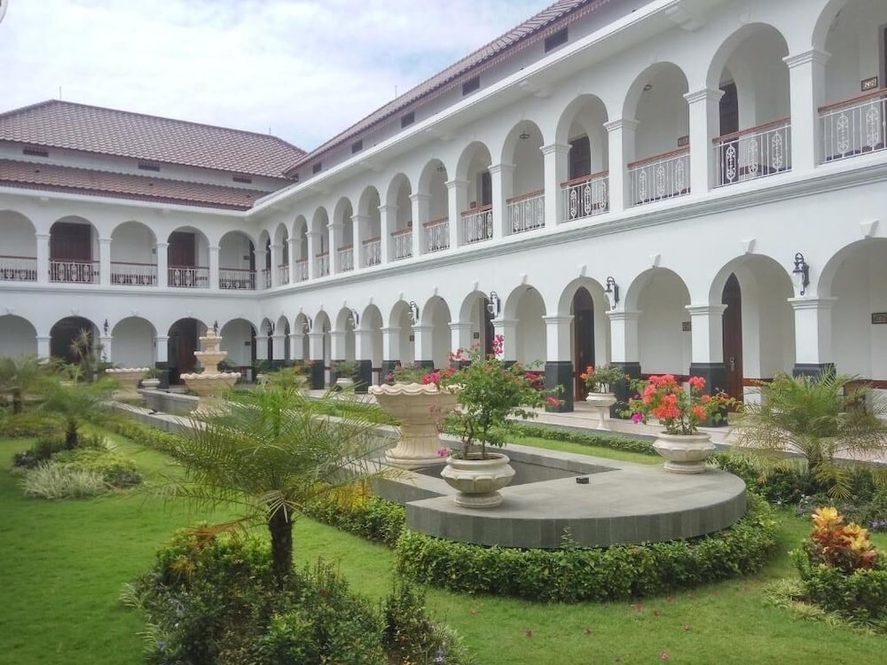 Daroessalam Hotel 38/49