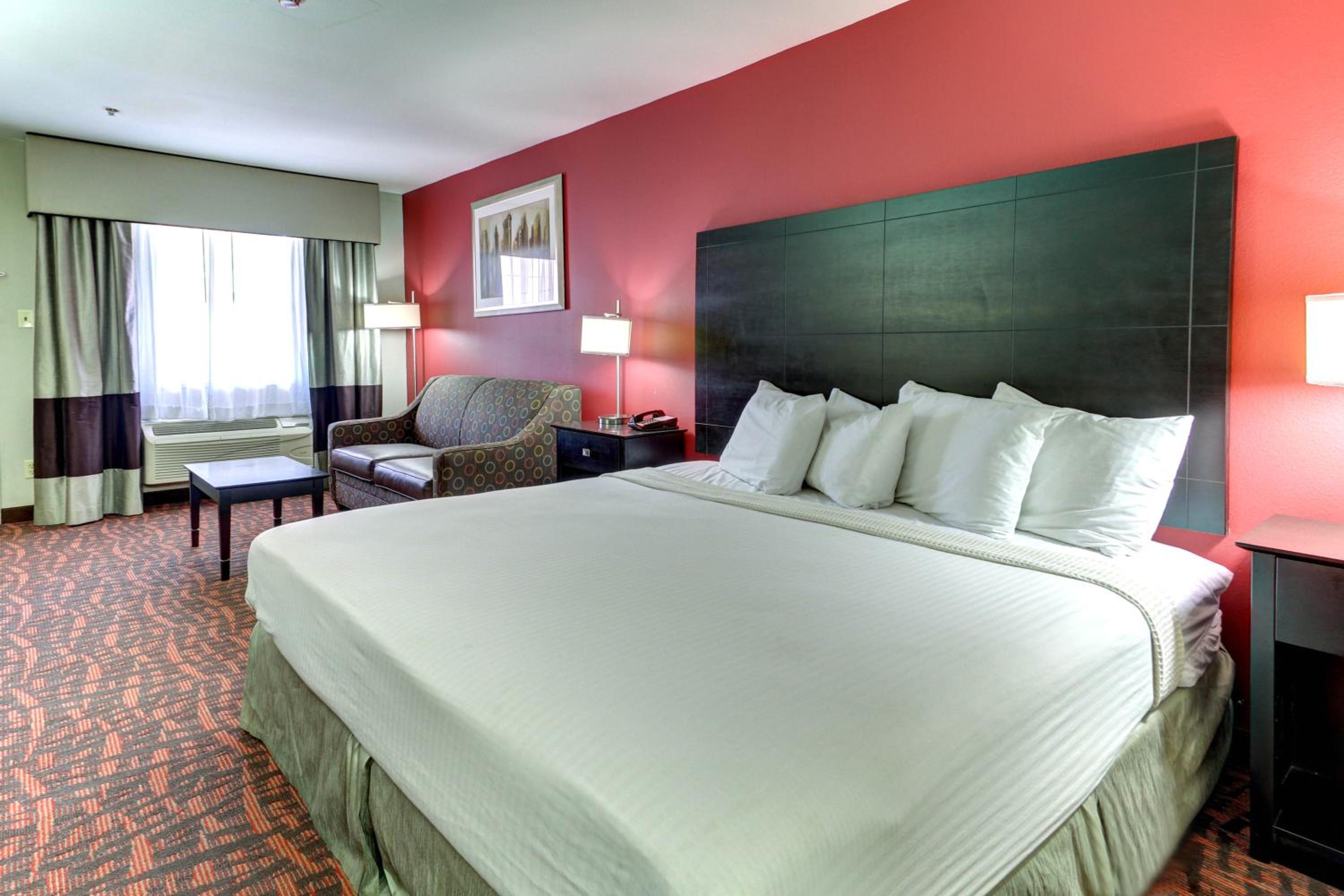 ROOM, KING BED