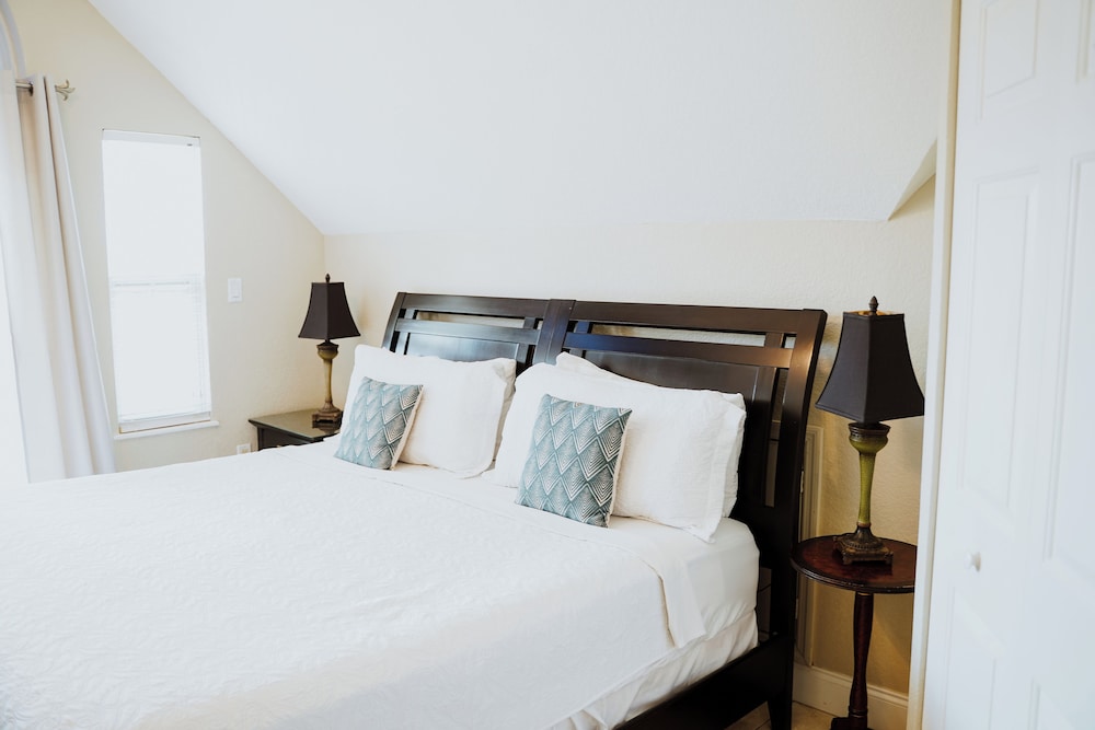 Shangri-La Bed & Breakfast 12/50
