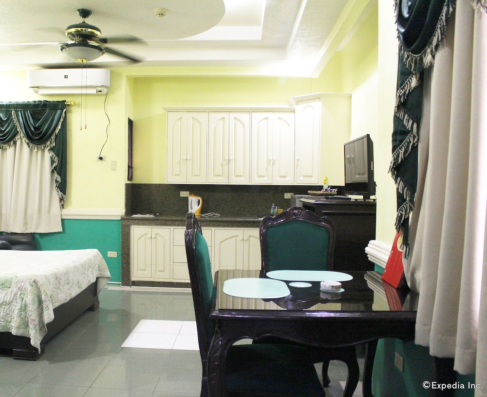 Kokomo's Suites Hotel 26/39