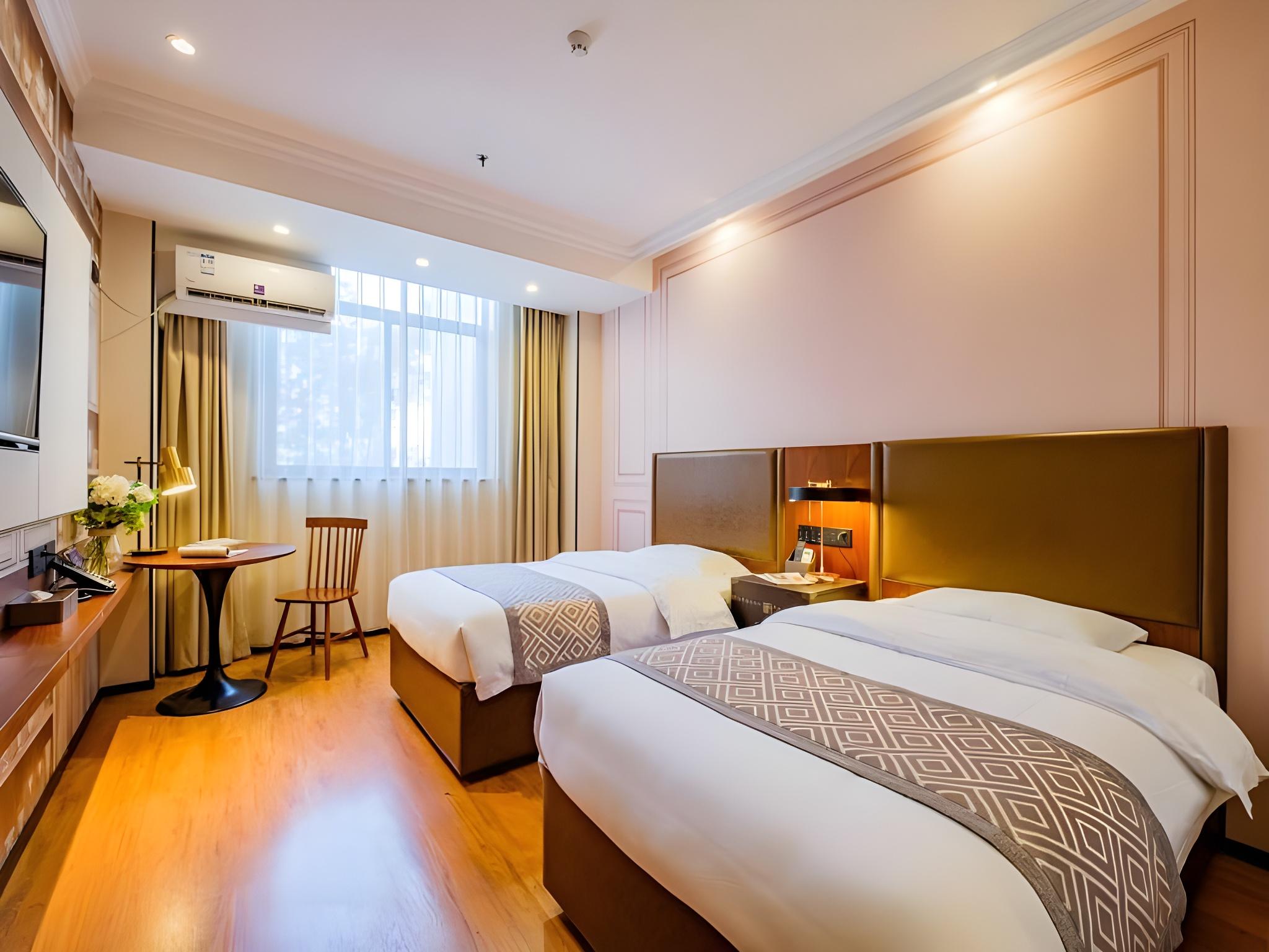 DELUXE, TWIN BEDS