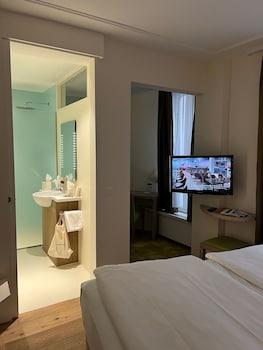 Courtyard, Double Bed