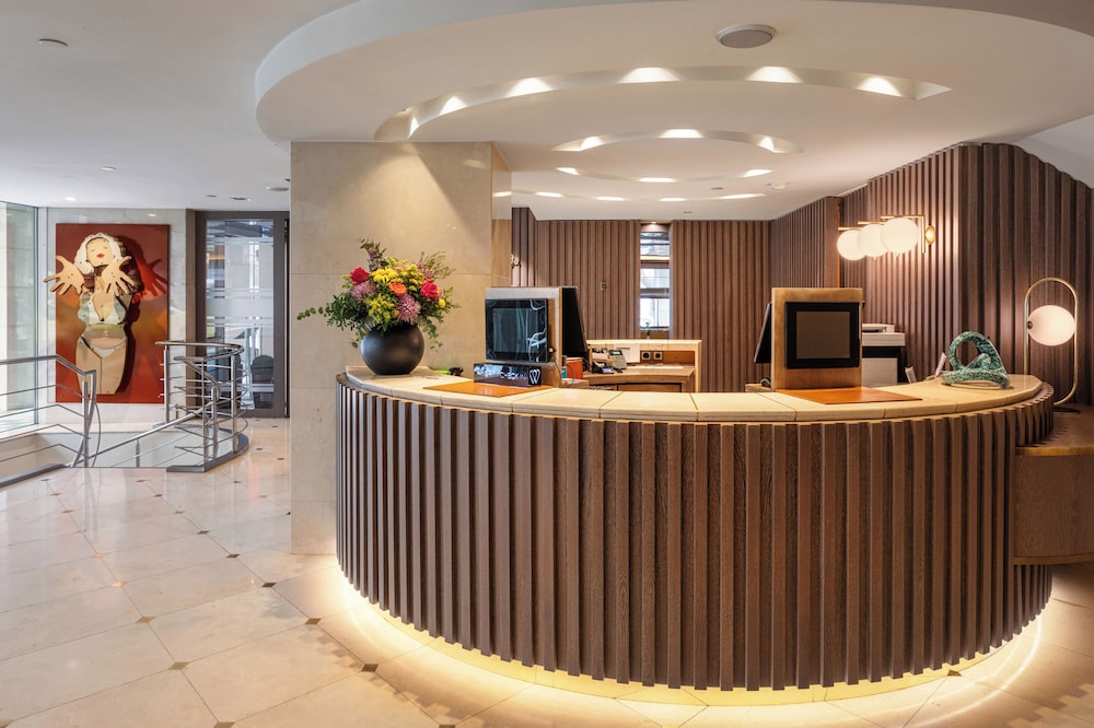 Melia Athens 16/73