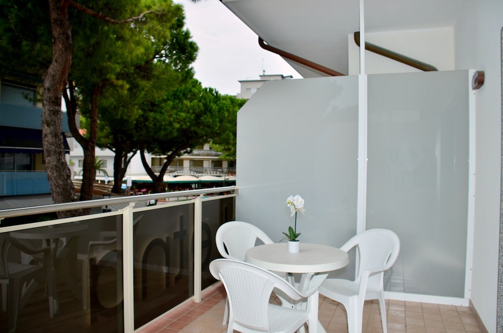 Etna Hotel 49/50
