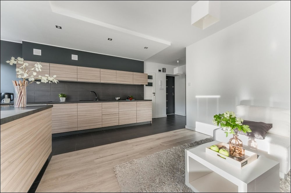 P&O Apartments Center 3/50