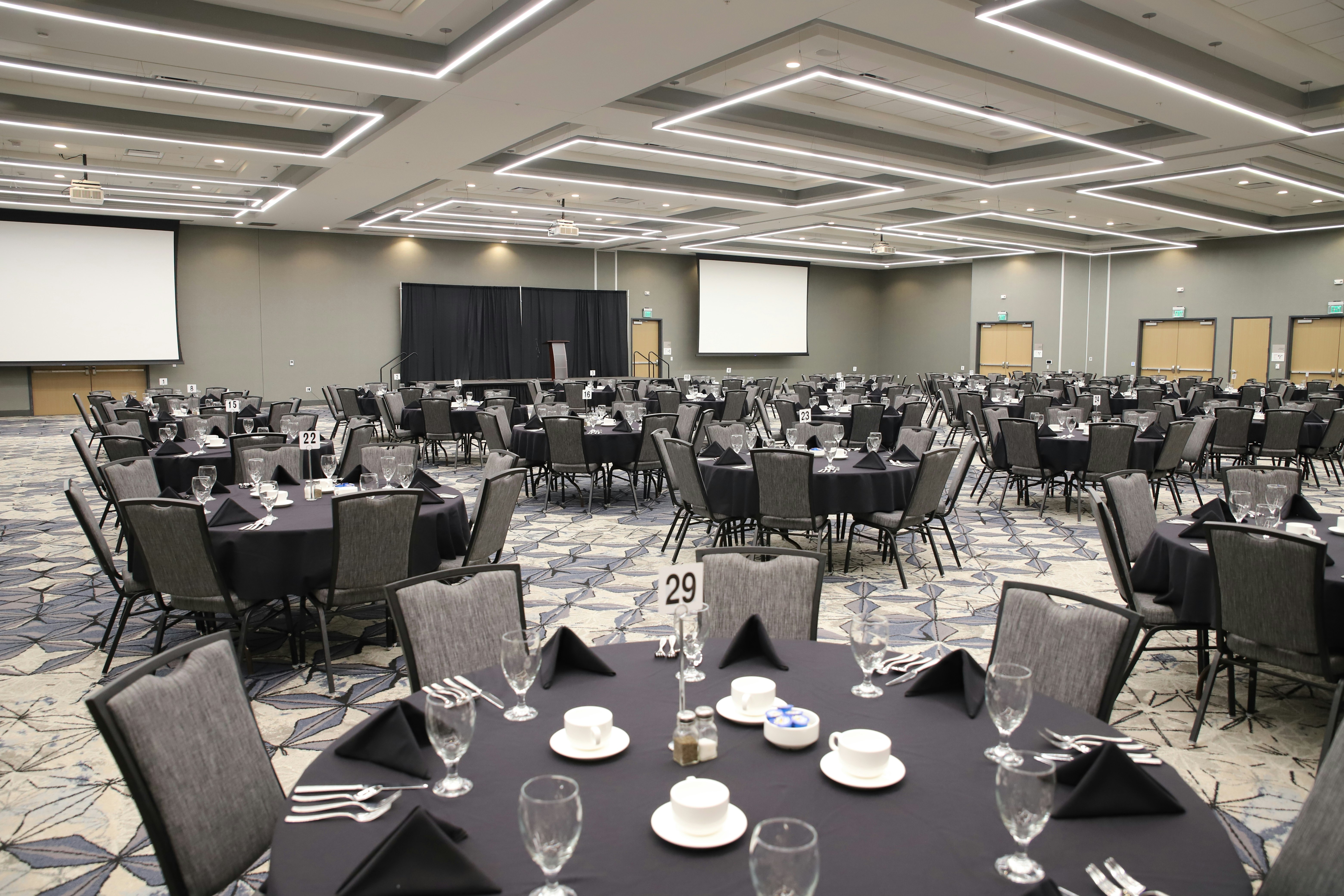 Holiday Inn & Suites Cedar Falls - Waterloo Event Ctr 36/50