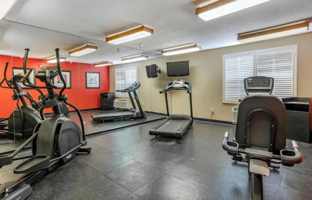 Studio 6 Suites Jacksonville Deerwood Park FL 37/71