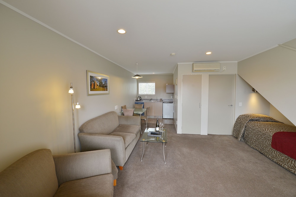 Brougham Heights Motel 25/36