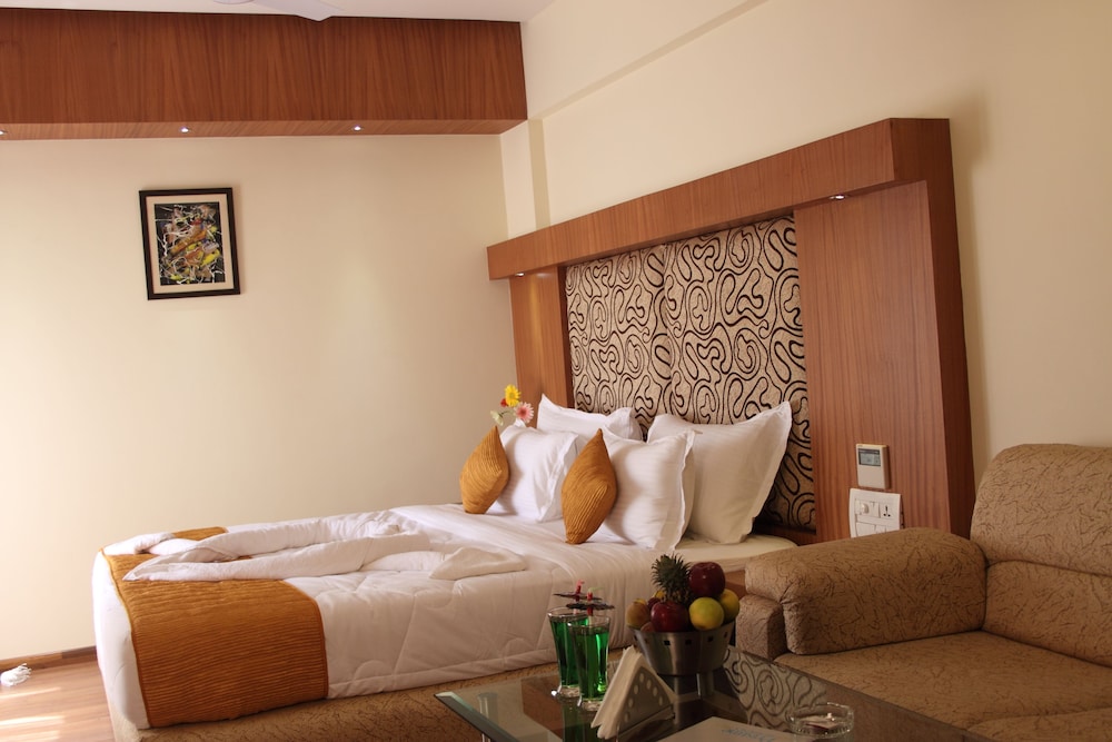 Pristine Residency Hotel 10/16