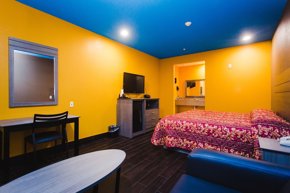 Moonlight Suites 17/65