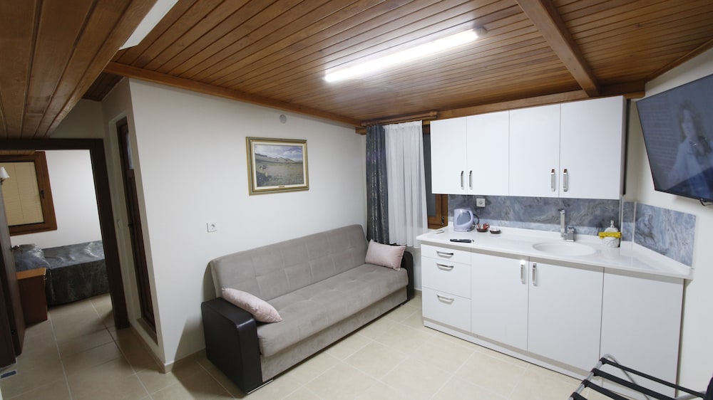 AVE MARIA HOTEL 31/65