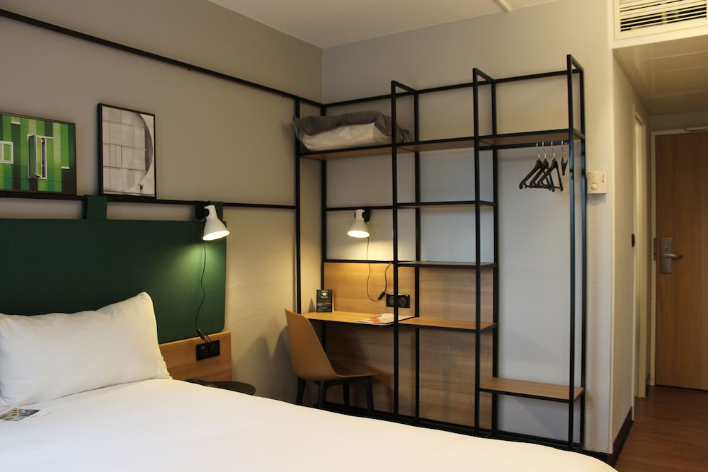 HOTEL IBIS Evry Courcouronnes 9/48