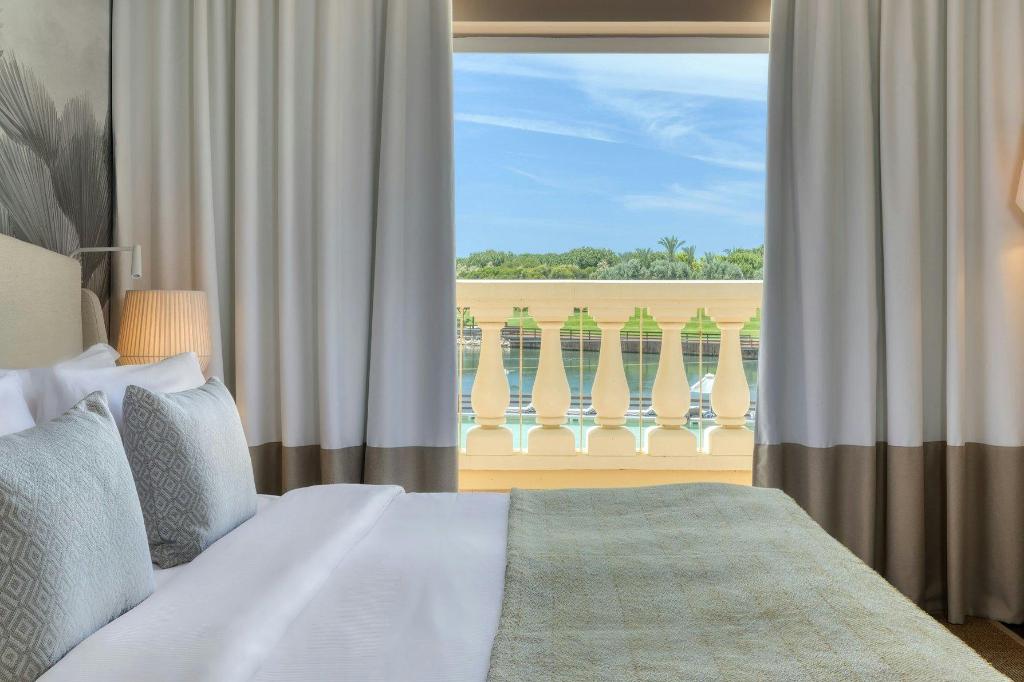 2 Bedrooms, Suite, Double Bed, Lake View, Jetted Tub, Balcony, Domes Lake Algarve, Autograph Collection 2/6