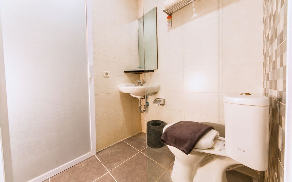 غرفة تنفيذية بسرير كوين بشرفة، Front One Hotel Airport Solo 5/5