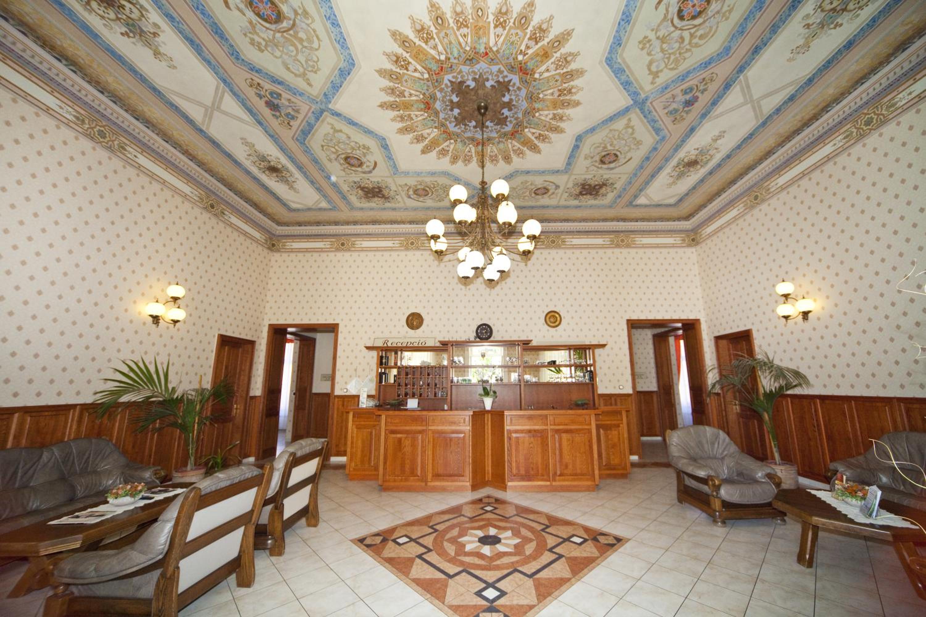 Astoria Hotel and Restaurant 12/41