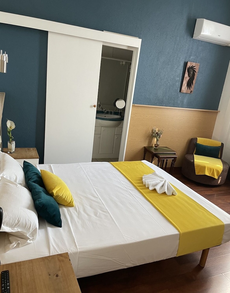 Abalone Hotel 13/46