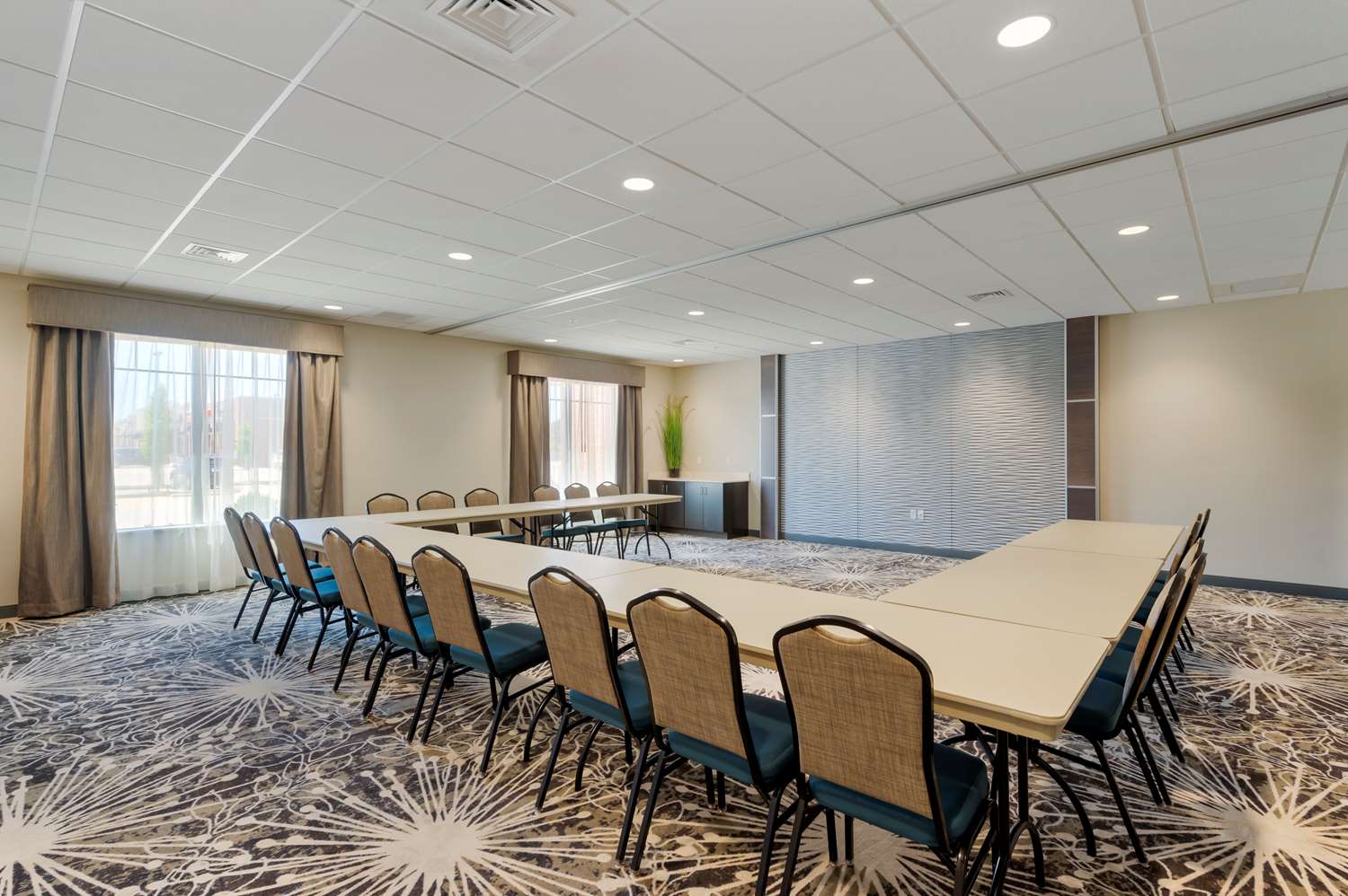 Best Western Plus Centralia Hotel & Suites 49/53