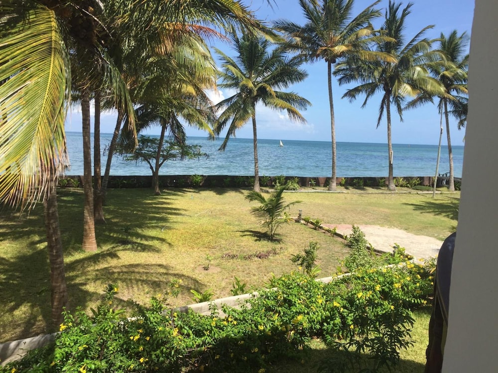 Oceanic Bay Hotel and Resort 28/43