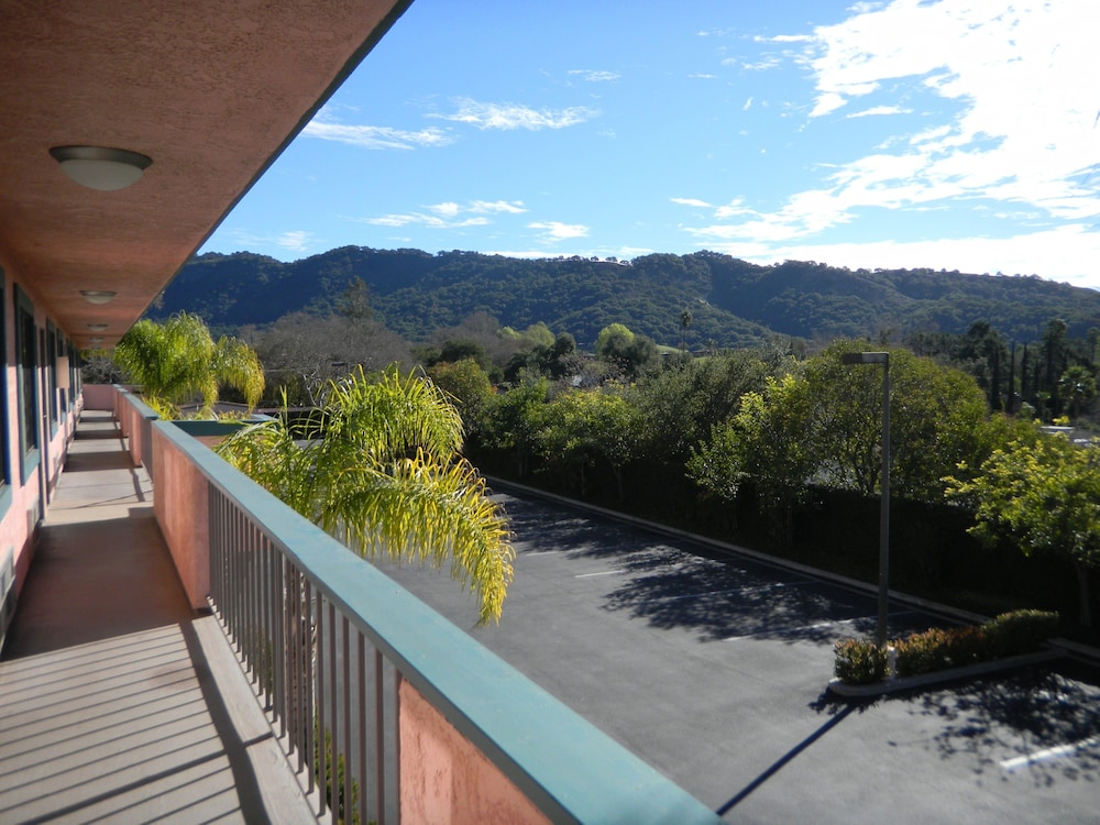 Oakridge Inn 49/53