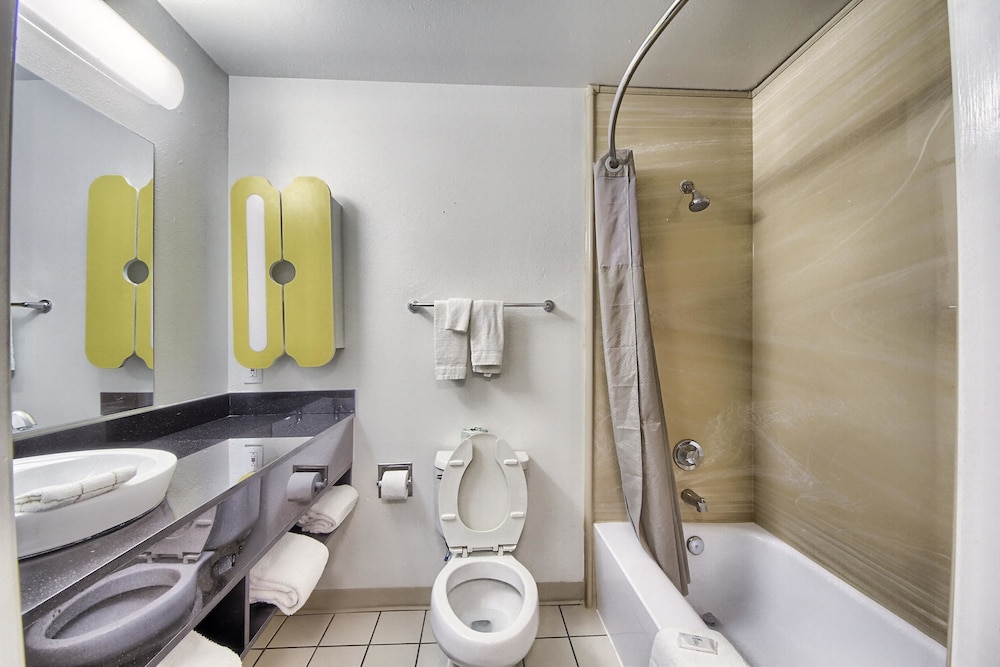 Studio 6 Extended Stay - San Antonio, TX - Medical Center 54/60