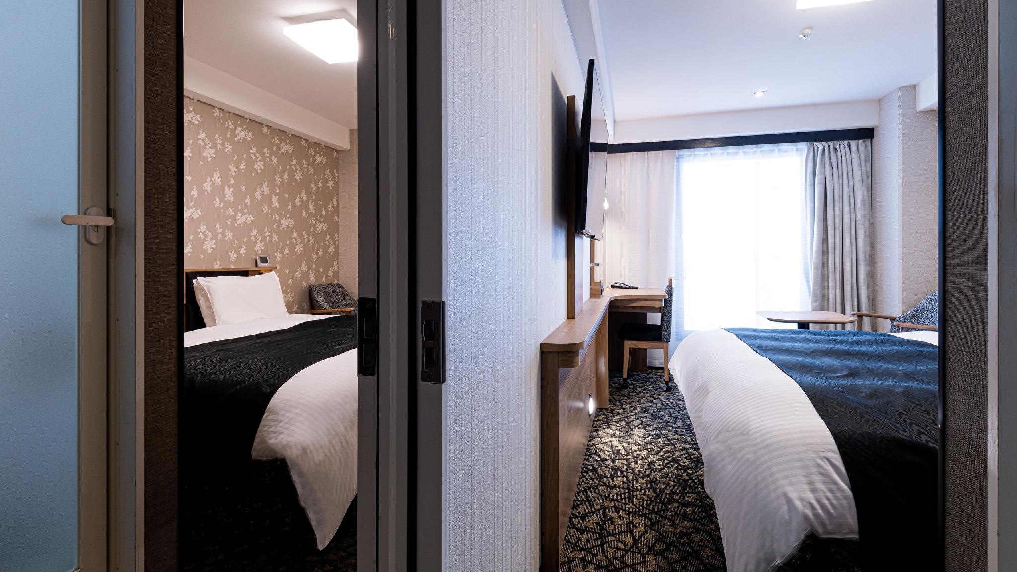 Connecting, Single, 2 King Beds