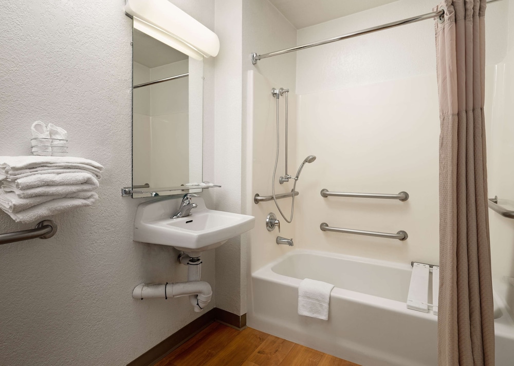 Motel6 Camarillo, CA 70/71