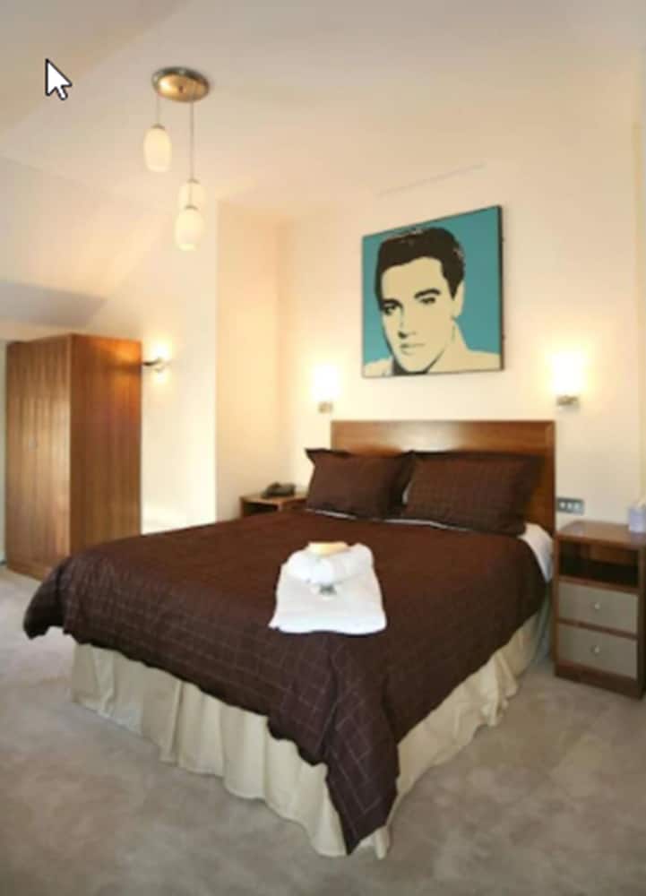 Legends Hotel Brighton 8/67