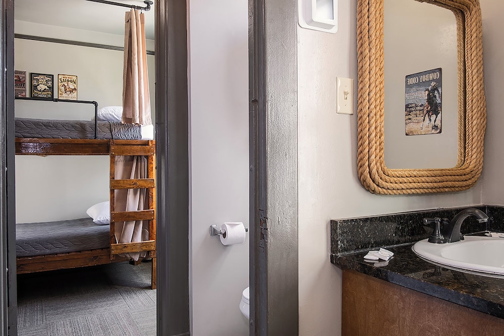 Gardner Hotel & Hostel 47/49