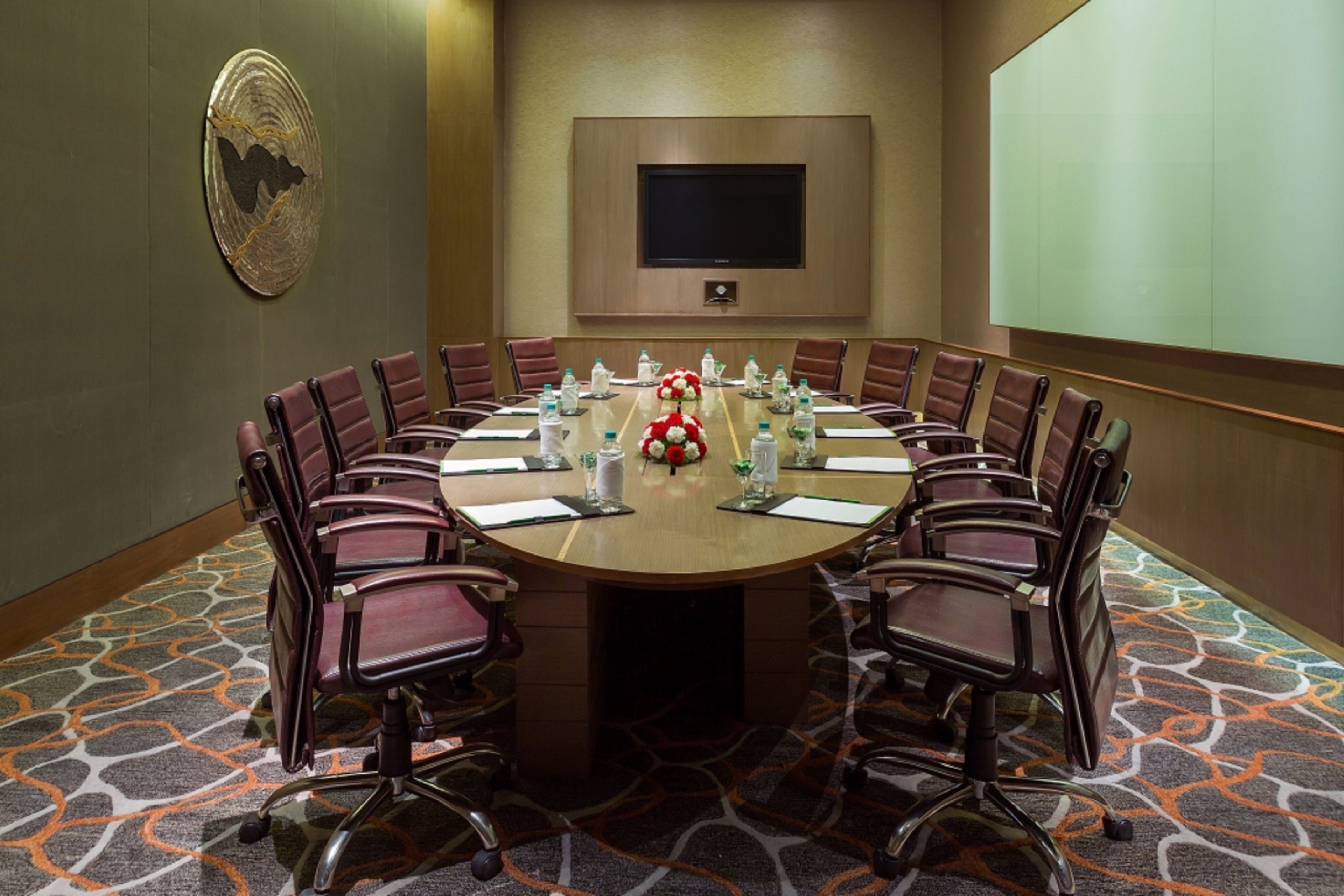 Holiday Inn New Delhi Aerocity by IHG 68/79