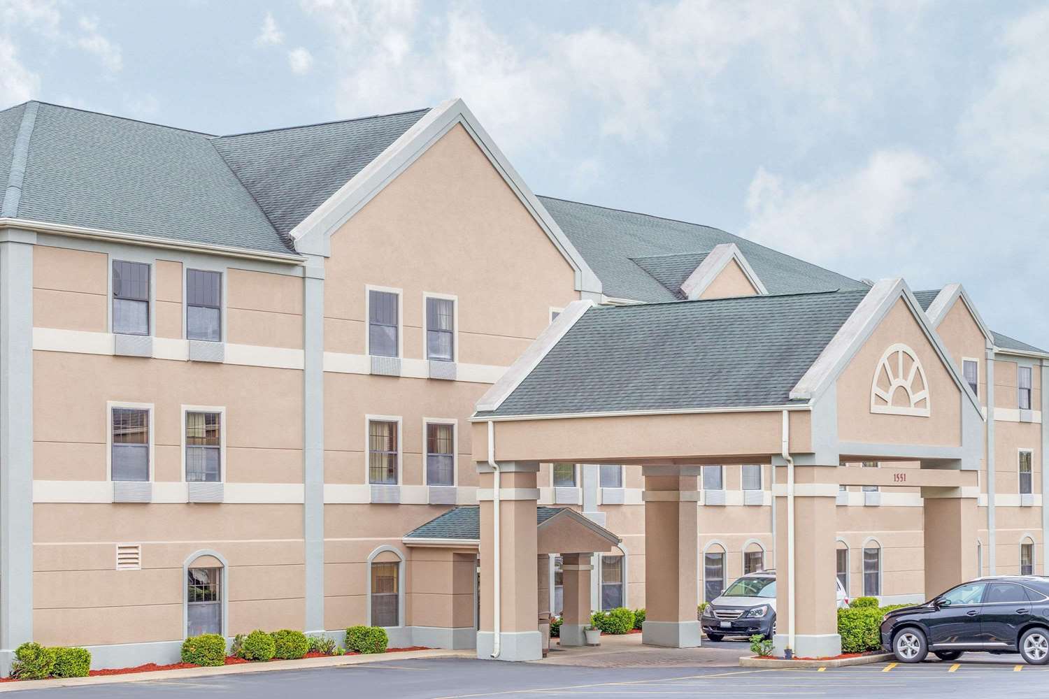 Super 8 By Wyndham Freeport 3/6